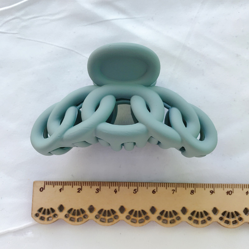 Practical, sweet, matte, and colorful twisted hair clips for makeup, bathing, hair, and hair clips, versatile large clips, Korean hair accessories for women details Picture