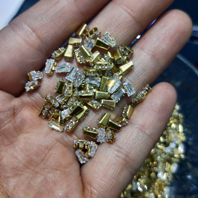 Wholesale factory direct sales of 2*3*6 trapezoidal white zirconium single jewelry accessories Specification image