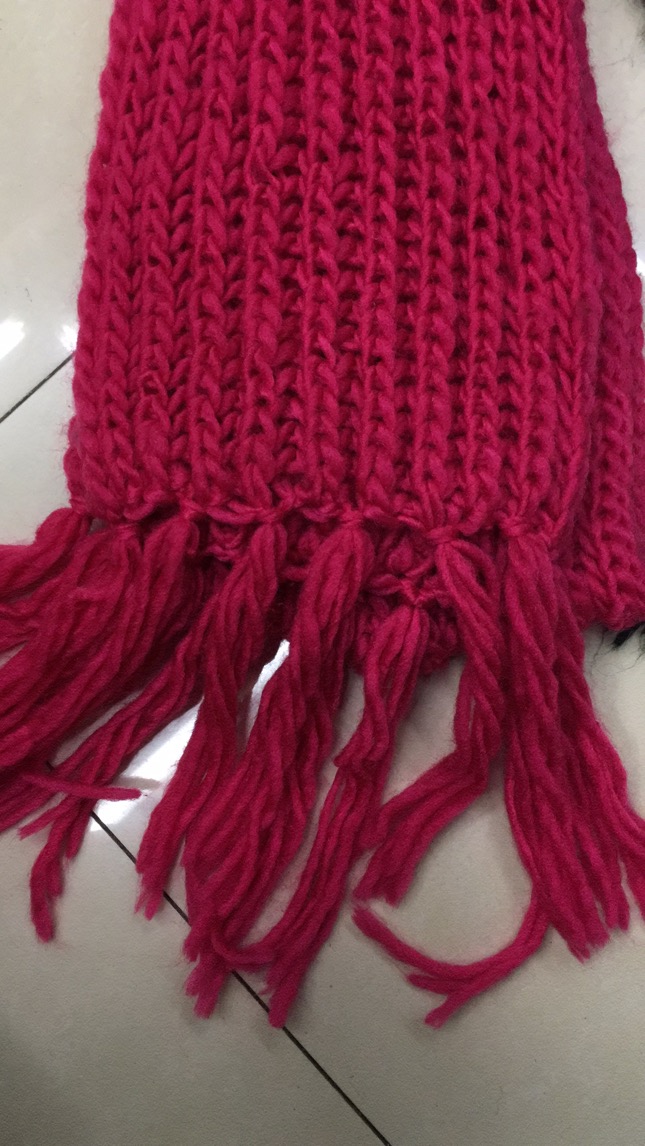 Women's Classic Fringe Knitted Scarf - Worn Stylishly