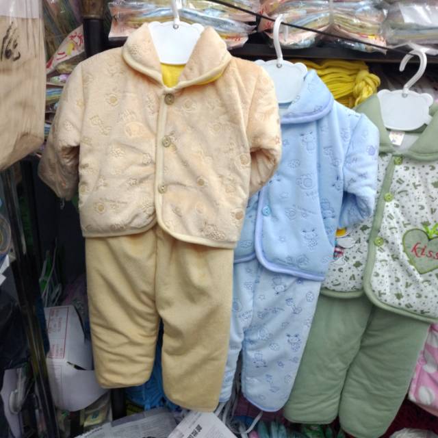 天鹅绒翻领儿童睡衣1-2岁儿童穿着图