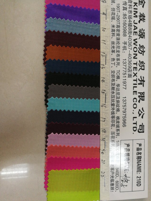 Factory direct selling hot new PVC plaid leather goods in large quantities of high - and low-grade bags sofa shoes material fabrics Specification drawing