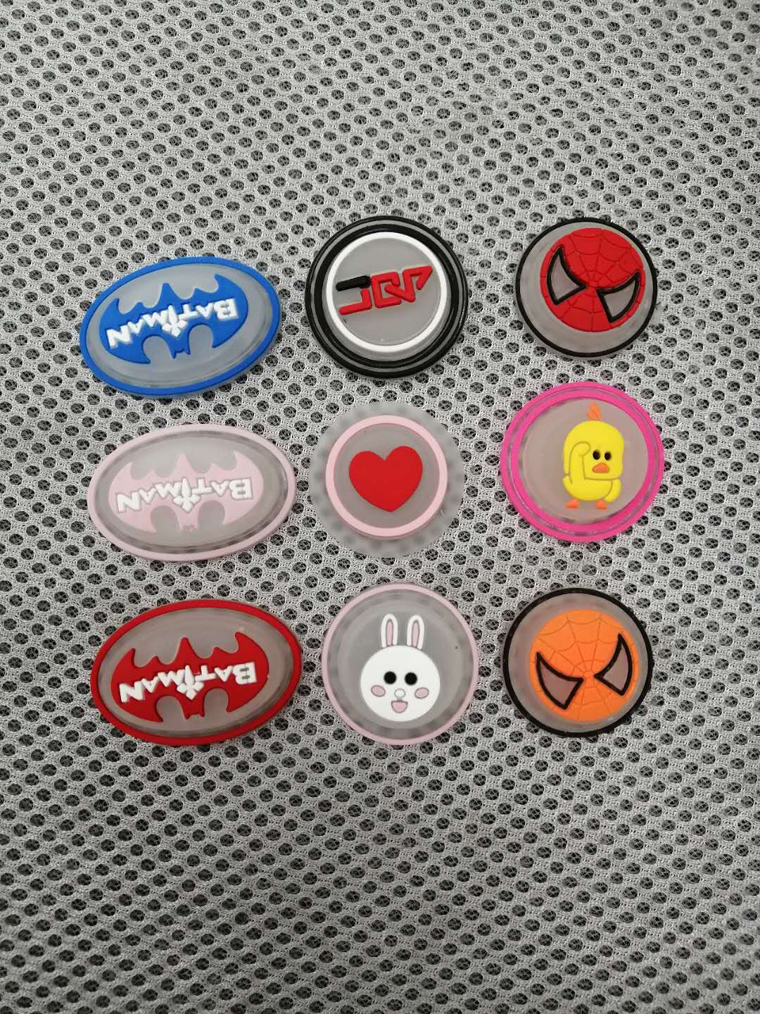 橡胶滴塑标带灯不带灯各种形状图案儿童鞋标可来样定制细节图