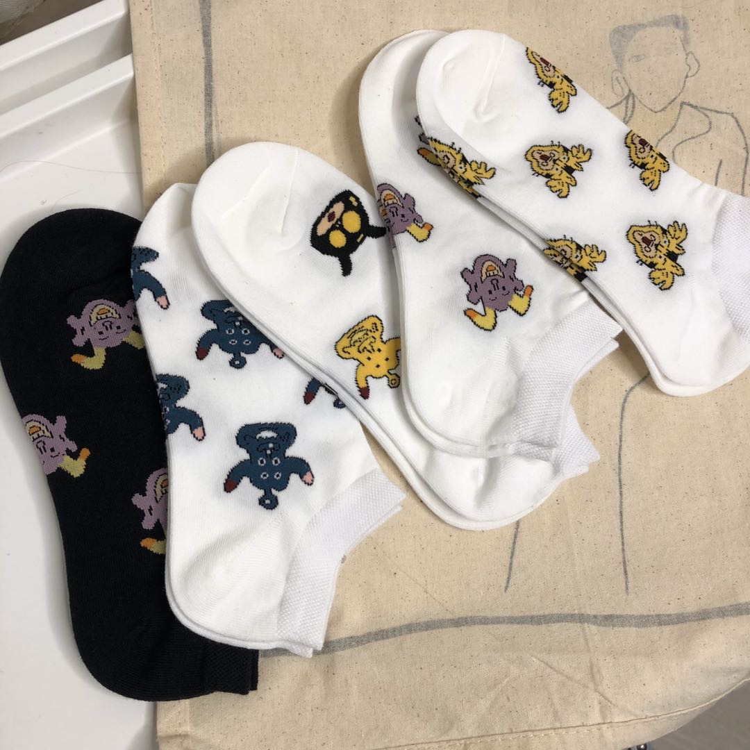 Fresh and cute cartoon women's short socks made of combed cotton fabric details Picture