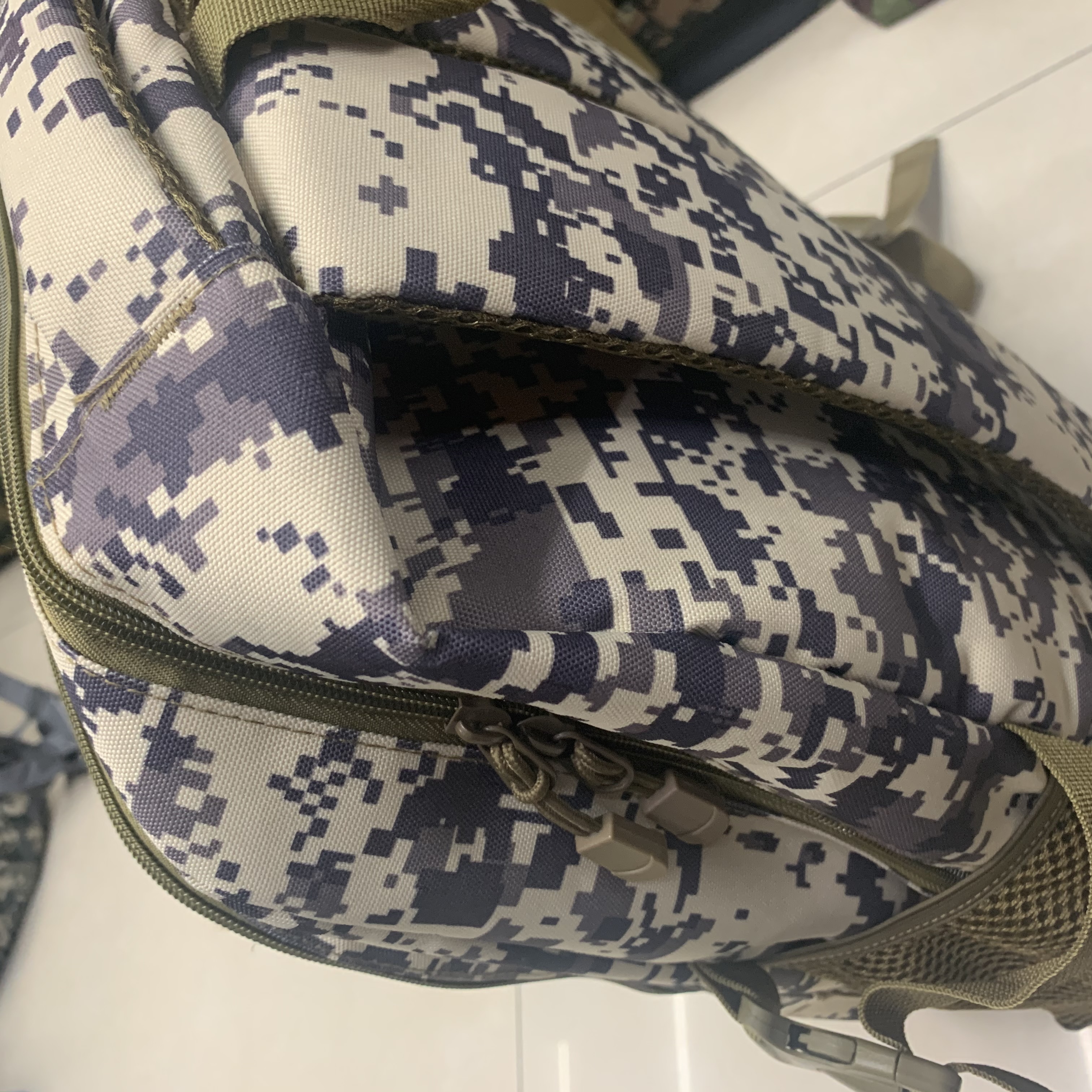 迷彩包/户外运动包/书包细节图