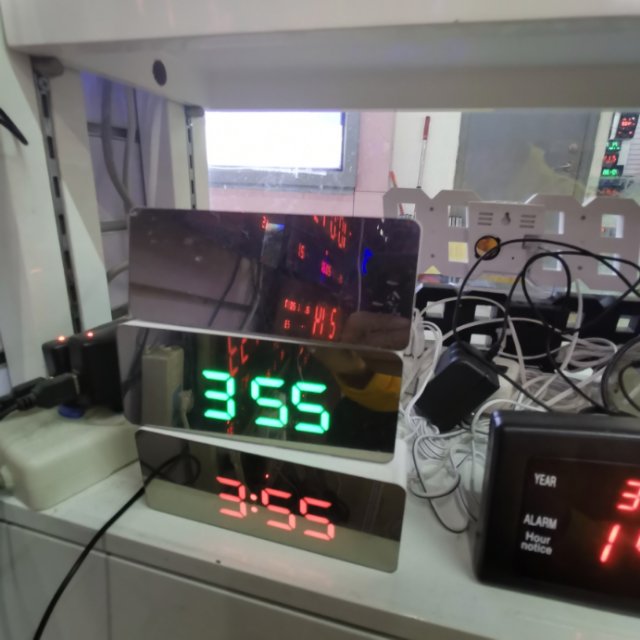 电子小闹钟学生用静音卧室闹铃可充电床头多功精美能智能夜光时钟