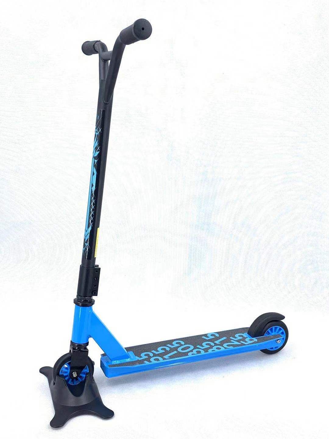 D20 model semi-aluminum and semi-iron alloy fashionable children's scooter details Picture