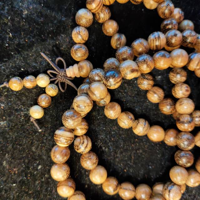 Sandalwood Buddhist prayer beads and cultural collectibles bracelet, a handcrafted accessory details Picture