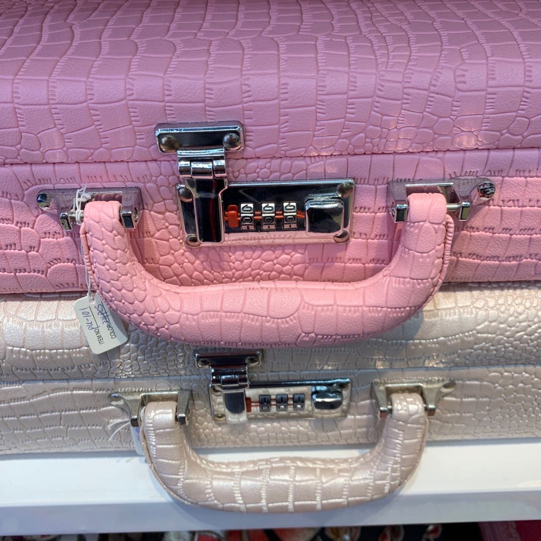 鳄鱼纹时尚仿真女包密码锁化妆包便携旅行包细节图