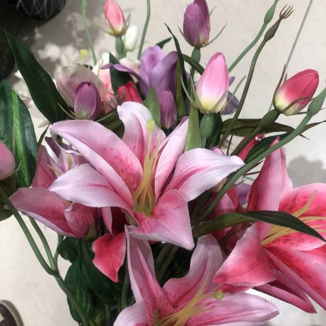 仿真花百合装饰假花枝绢花客厅落地桌面摆件室内花艺花卉花束摆件