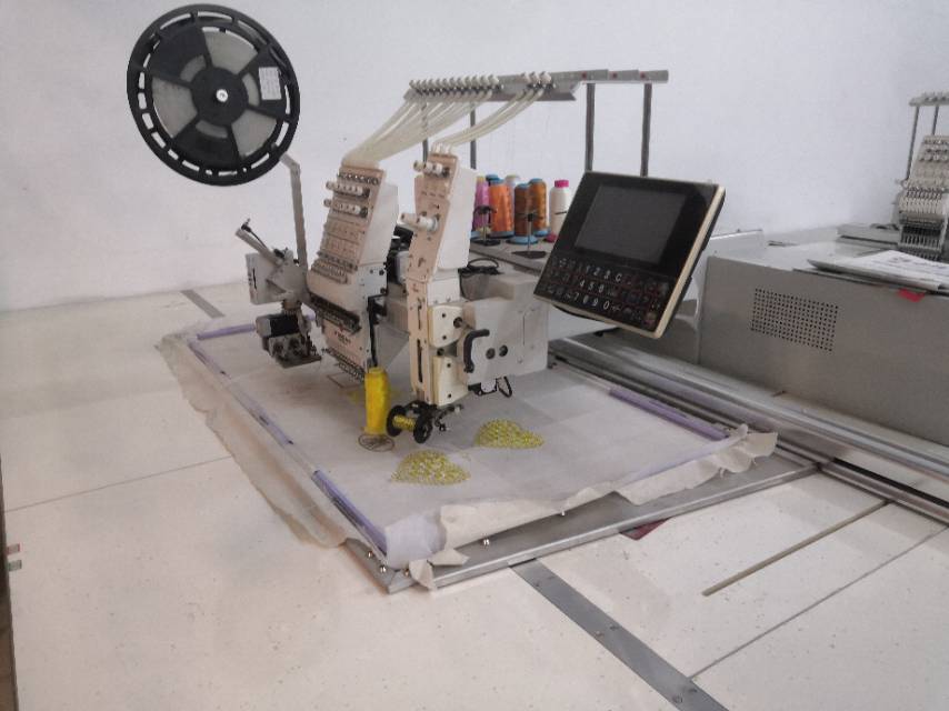 Single-head multi-functional embroidery machine with hot drilling details Picture
