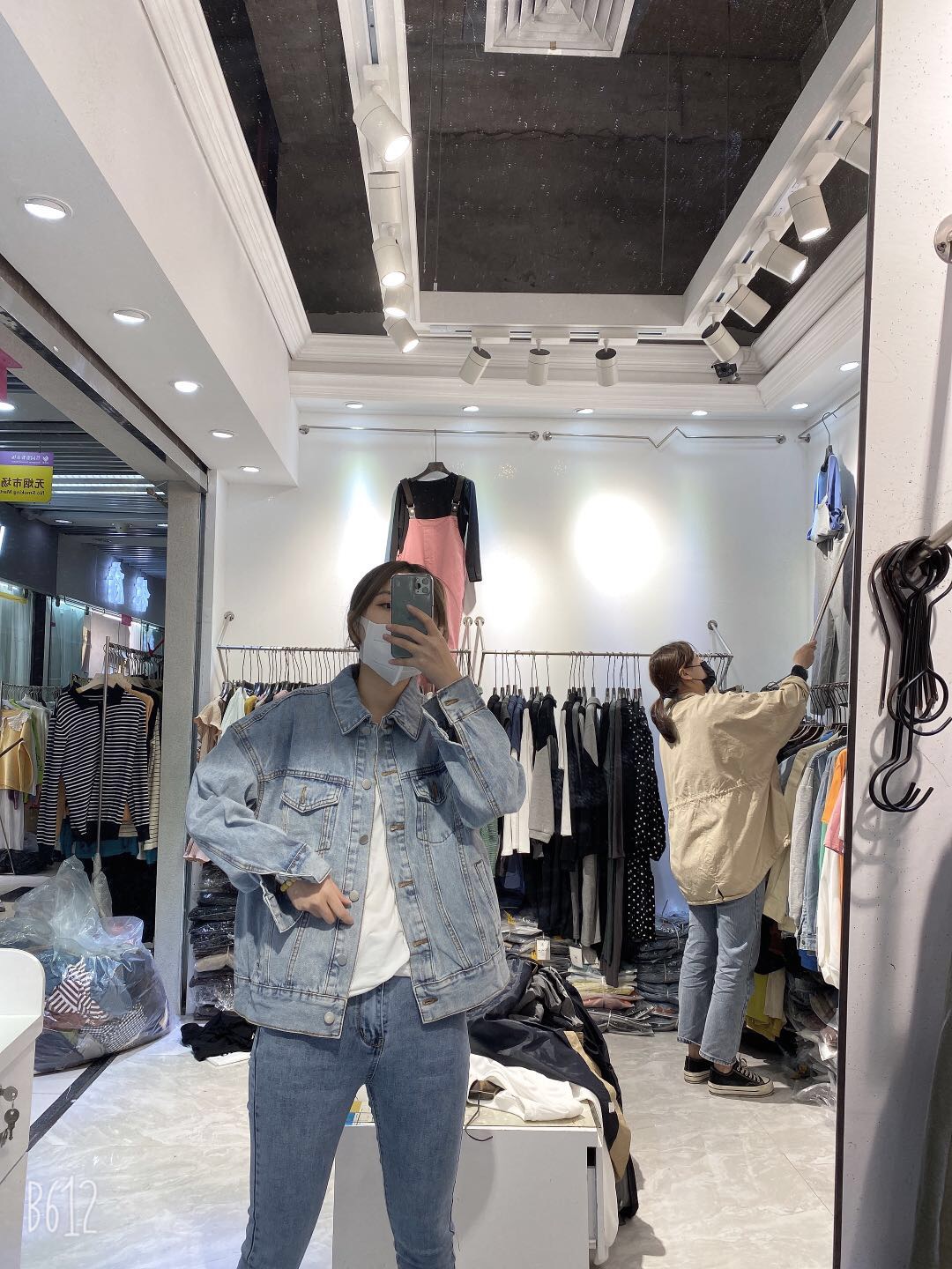 The 2020 new spring collection of denim jacket for women is a versatile Korean-style loose, petite man, retro Hong Kong-style short style, and trendy on Instagram Specification image