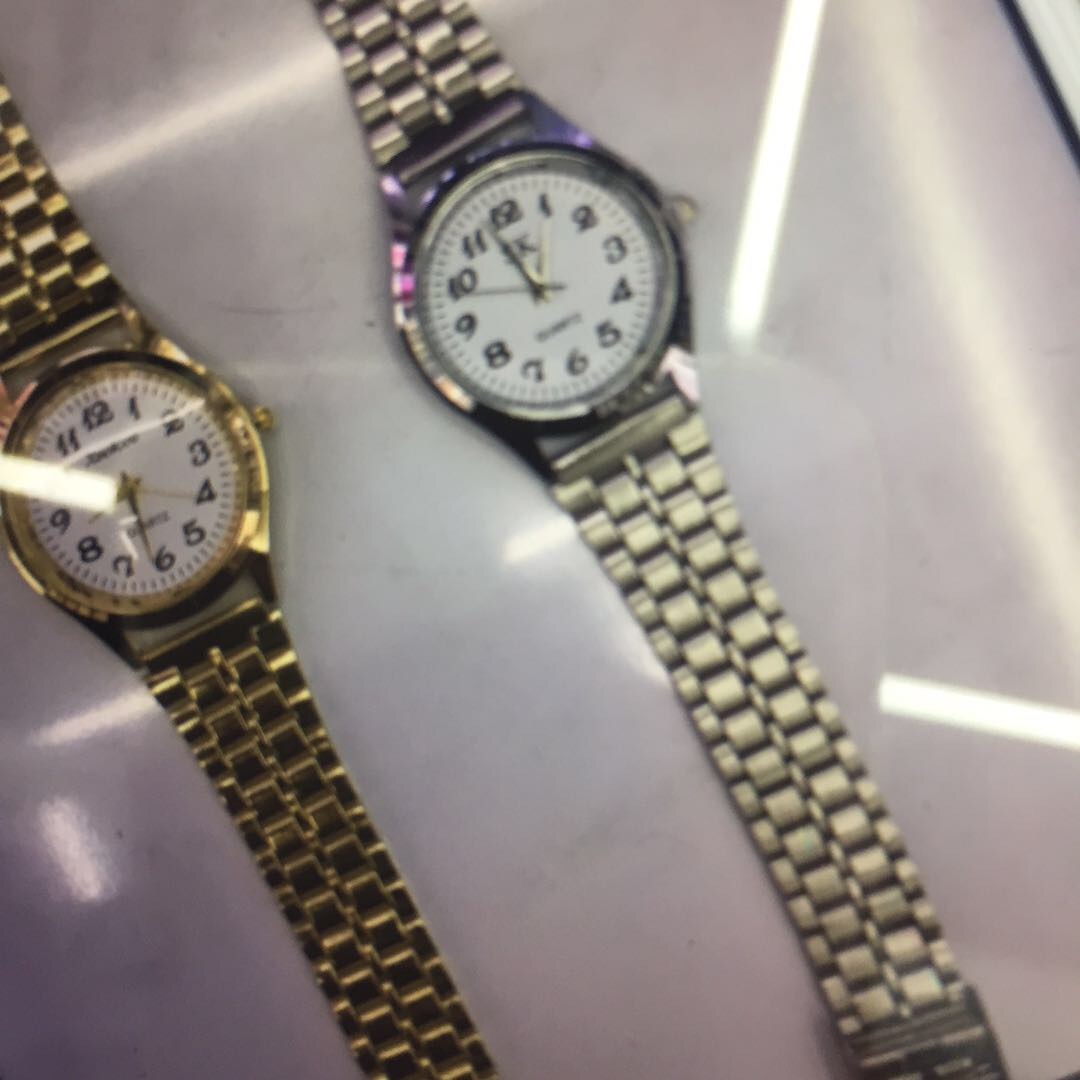 全新库存石英表间金色圆形单历老表原装女收藏钢带靓丽细节图