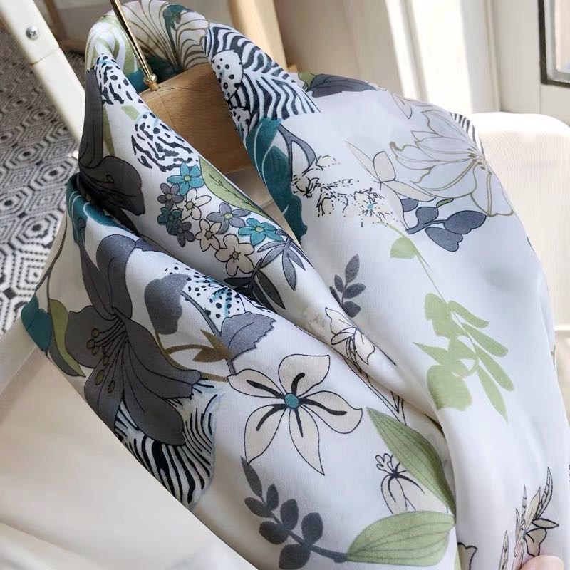 Ladies' fashion trend: simple and stylish scarf, silk scarf, shawl, long printed style, ethnic style and Chinese trend details Picture