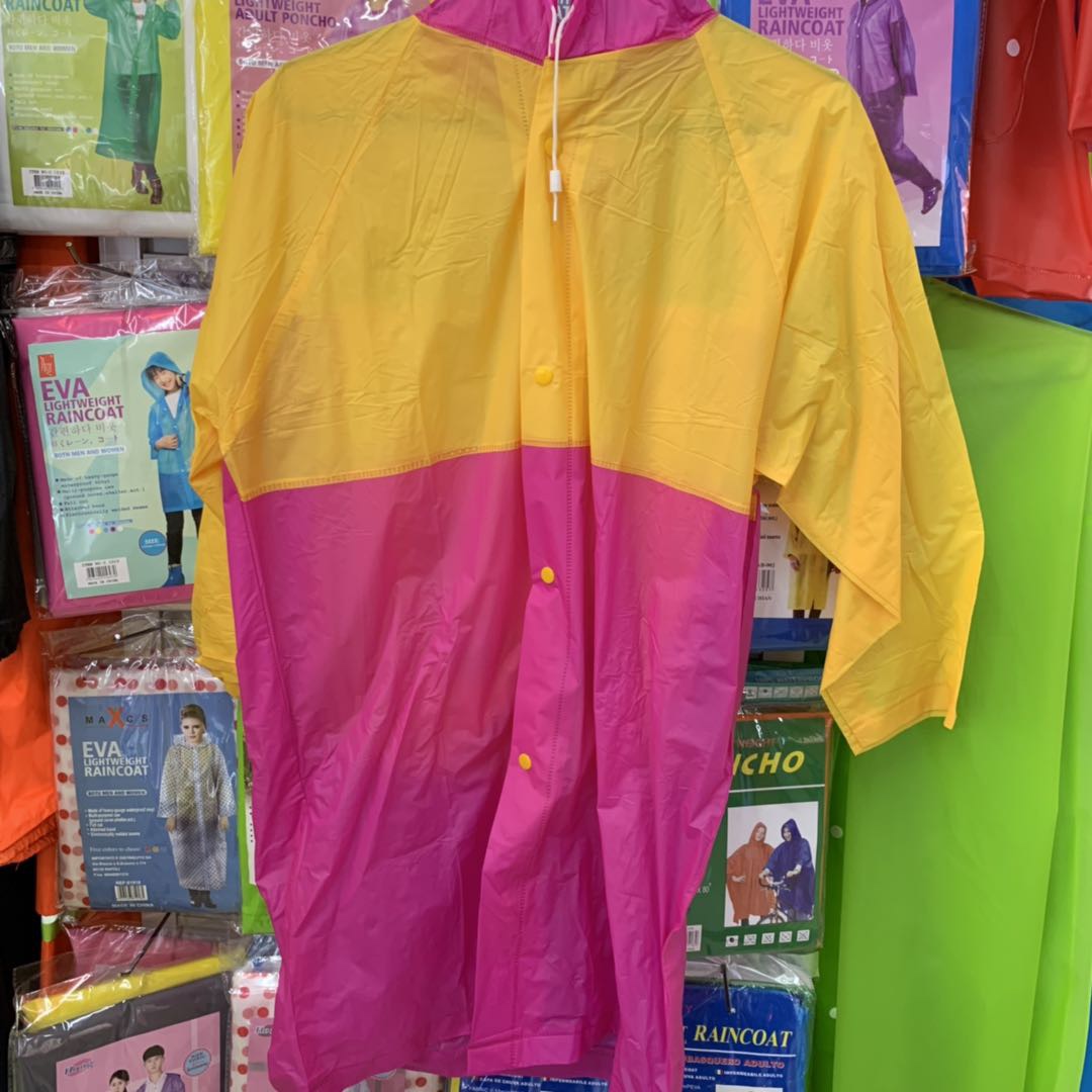 黄粉色拼接雨衣