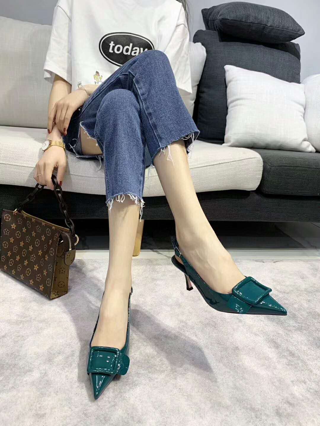 Leather women's pointed-toe stilettos of size 36-40 Specification image