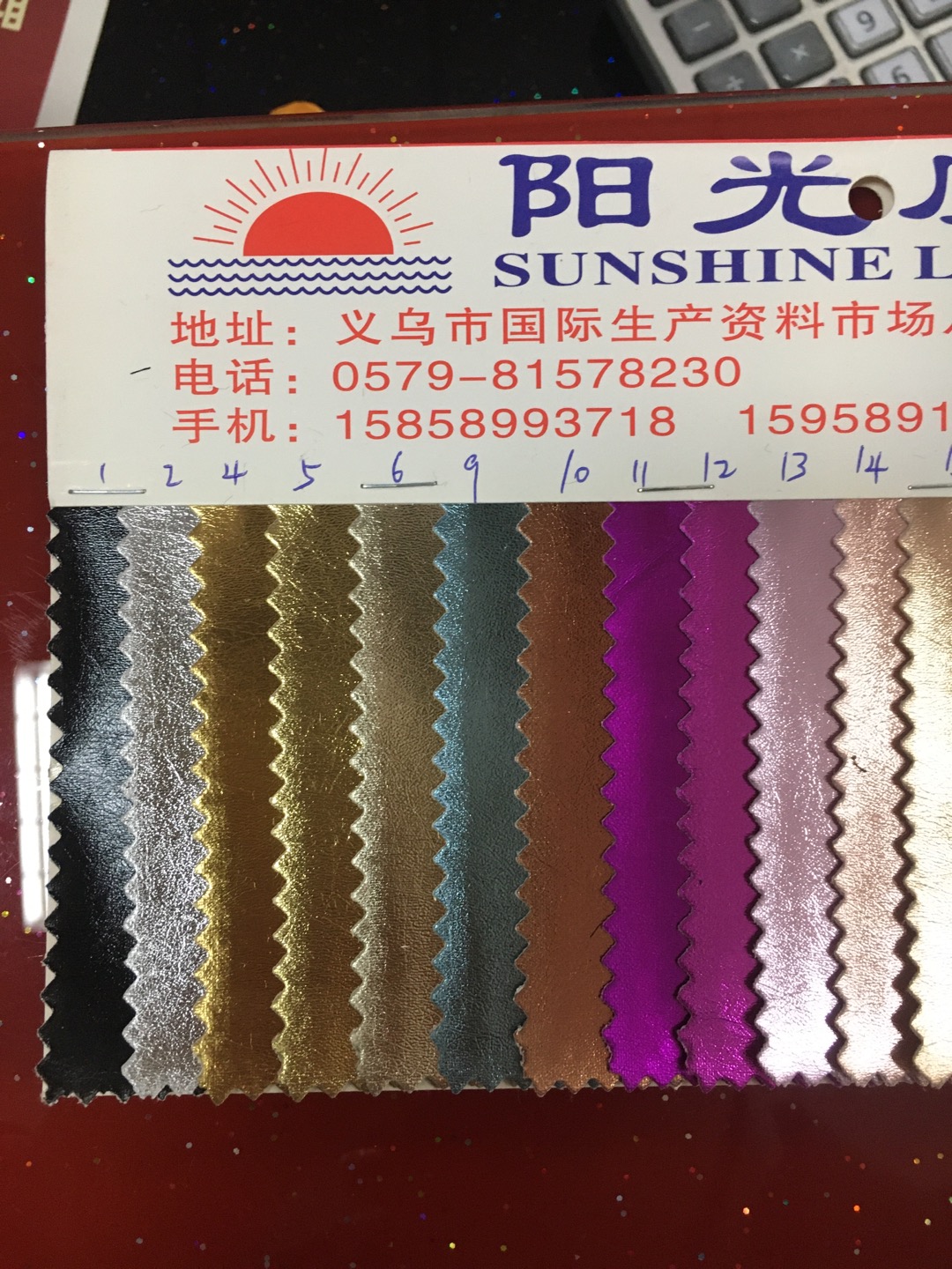 复古编织纹皮革/签字笔防丢弹簧绳/黑色皮革/无纺布面料/桃皮绒细节图