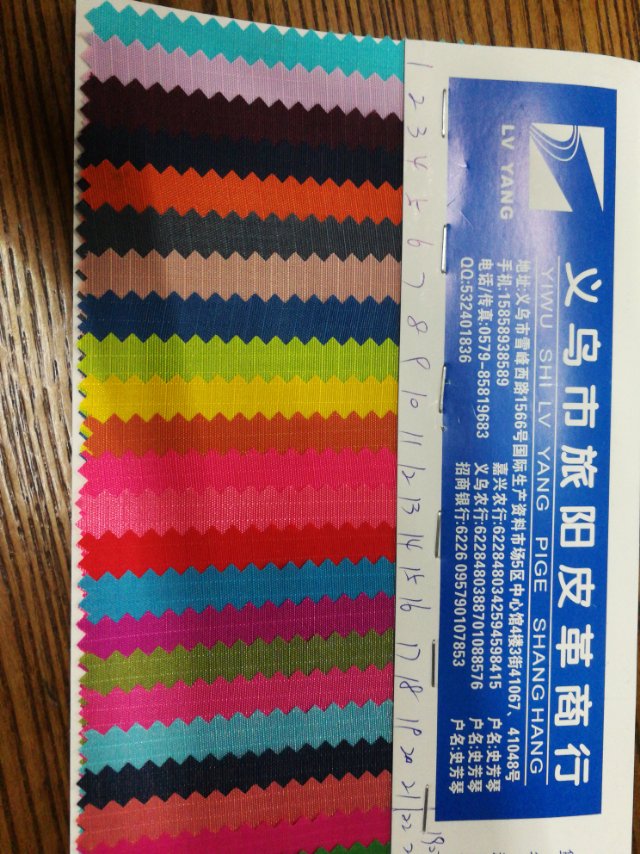 Factory direct sales of the best-selling new checkered fabric No. 1, with large stock of high, medium and low-end luggage, sofa, shoe materials and fabrics details Picture