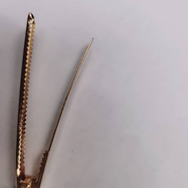 Our factory specializes in electroplated red copper slender straight clips, bb clips, strange hand claws, hair clips, hair bands, hair combs, handcrafted accessories, and hair accessories processing details Picture