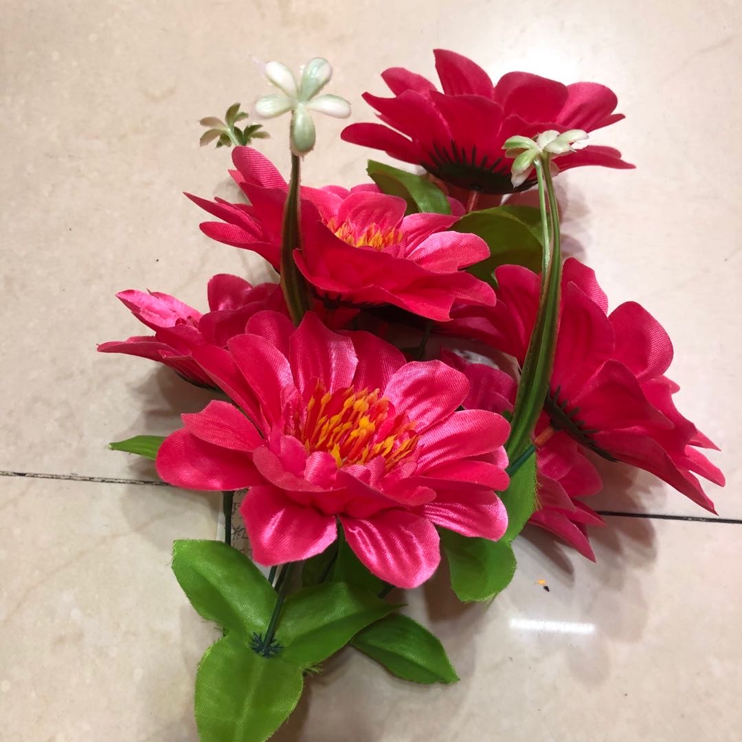 Wholesale of red artificial flowers, artificial plant vases, flower arrangements and floral art works is available details Picture