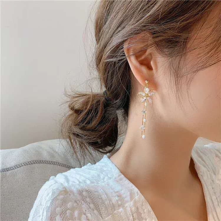 Korean fashion trend alloy hollowed-out flower circle pearl pendant string gemstone women's elegant earrings Specification image