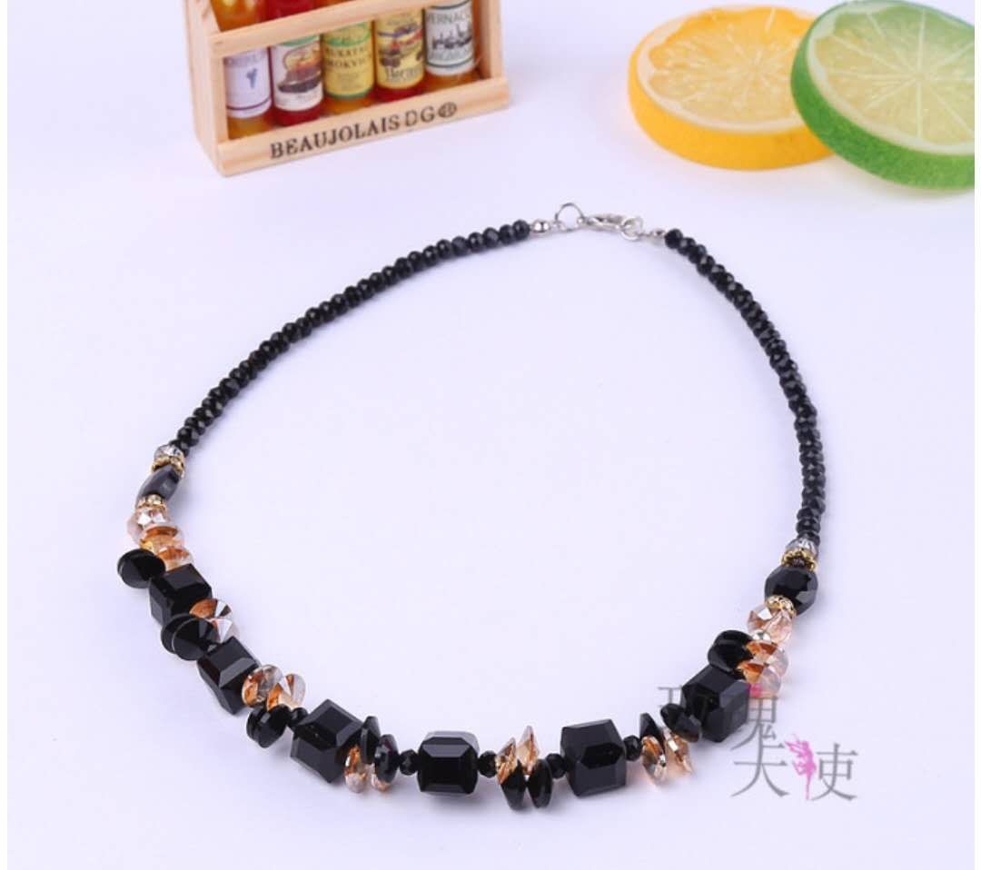 Natural crystal square short necklace for women's collarbone chain, fashionable Korean version, versatile and retro details Picture