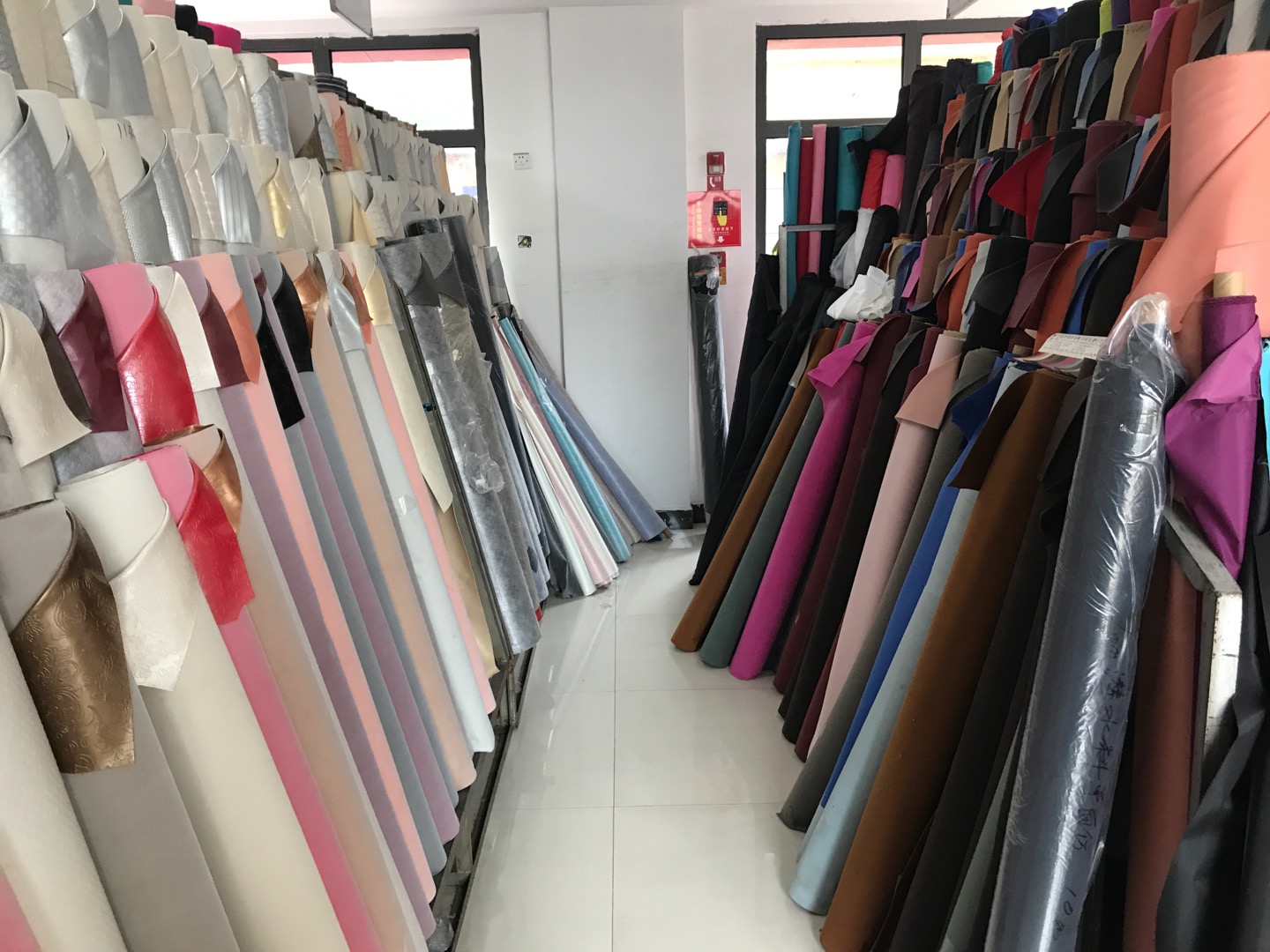 Yiwu Haiyang Luggage Materials Co., LTD describe pic - 2