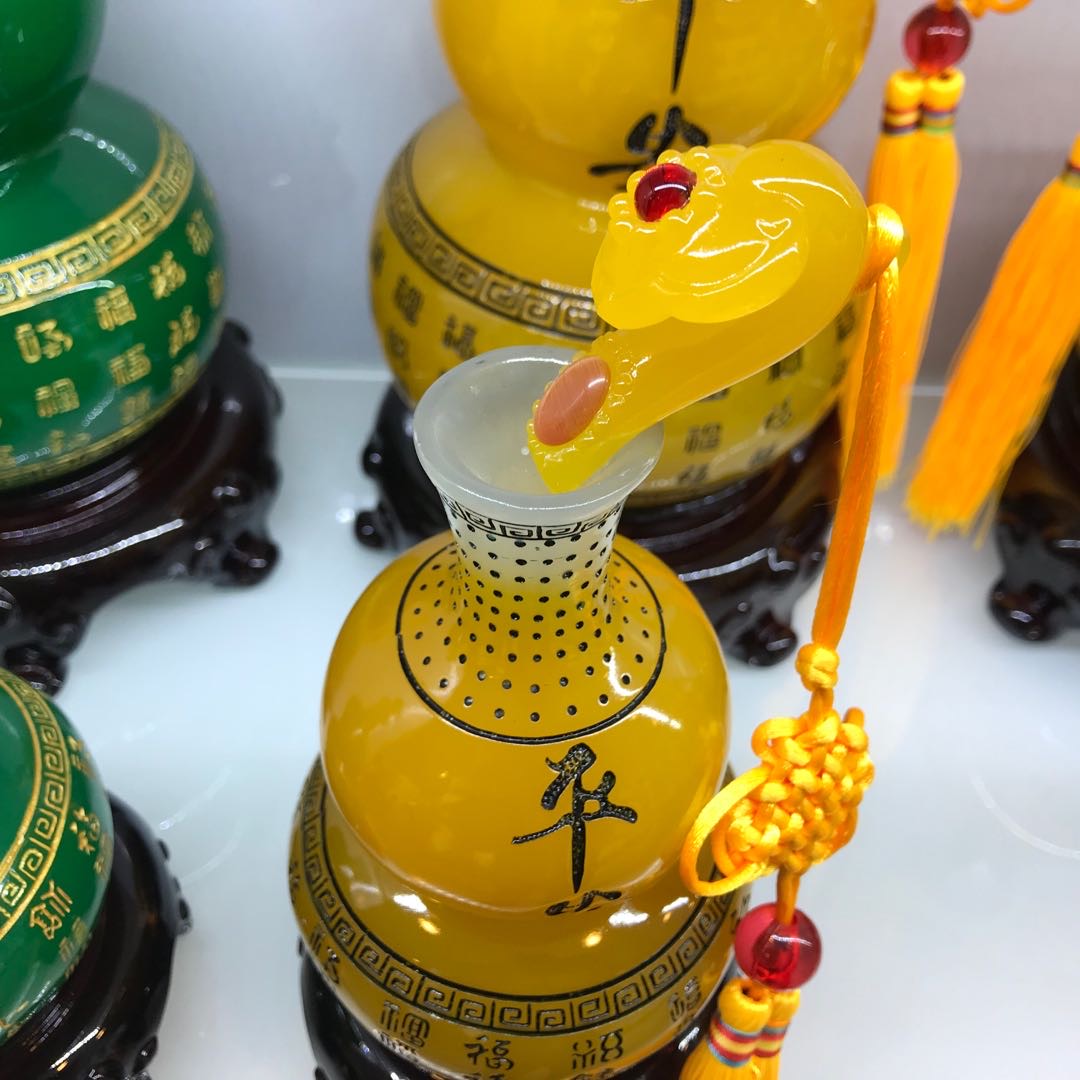 Chinese-style peace and good fortune vase decorative items, personalized decorative items, living room decoration, opening soft furnishing, luxurious, fashionable and creative home decoration items Specification image