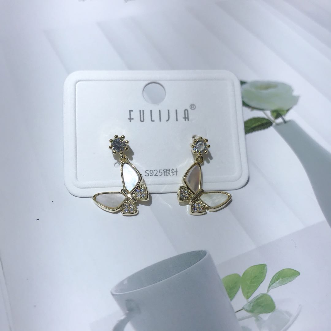 Elegant light luxury white mother Belle nails Han Feng temperament butterfly earrings versatile fashion 925 silver needle earrings thumbnail