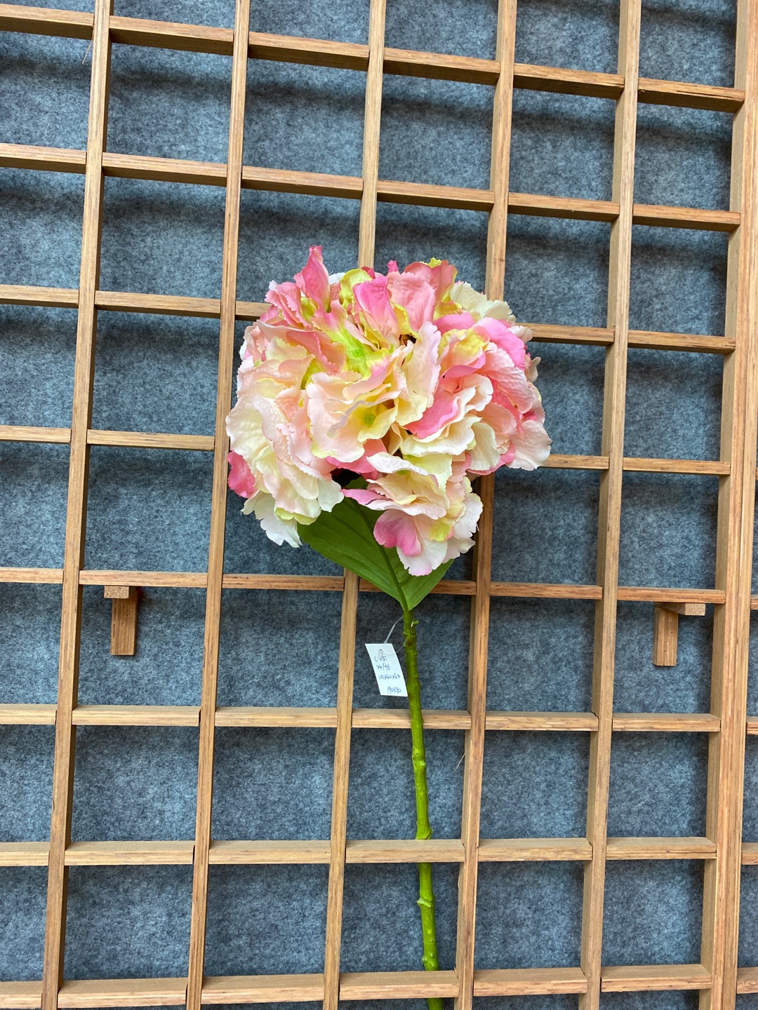 Factory direct sales of fabric hydrangeas in multiple colors to choose from. Best-selling items