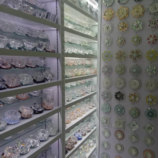 Pujiang Yonghao Crystal Lighting Factory describe pic - 3