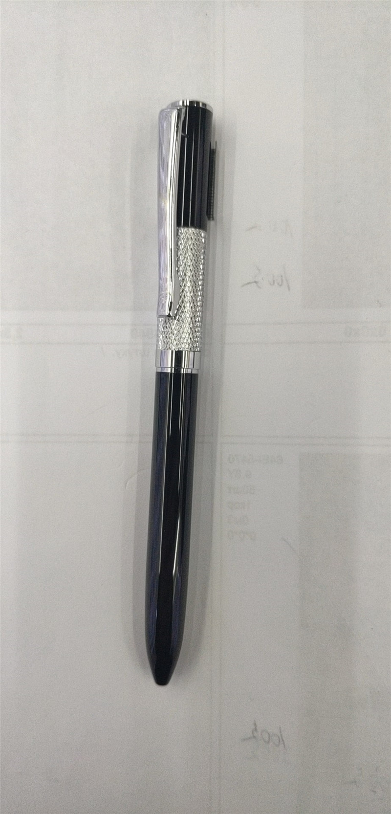 والقلم المعدني المصنوع من قلم الحبر يستخدم في قلم الكتابة للطلاب في المكاتب Specification image