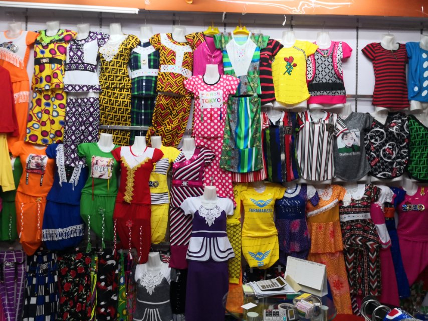 Wang Lingdi's clothing describe pic - 1