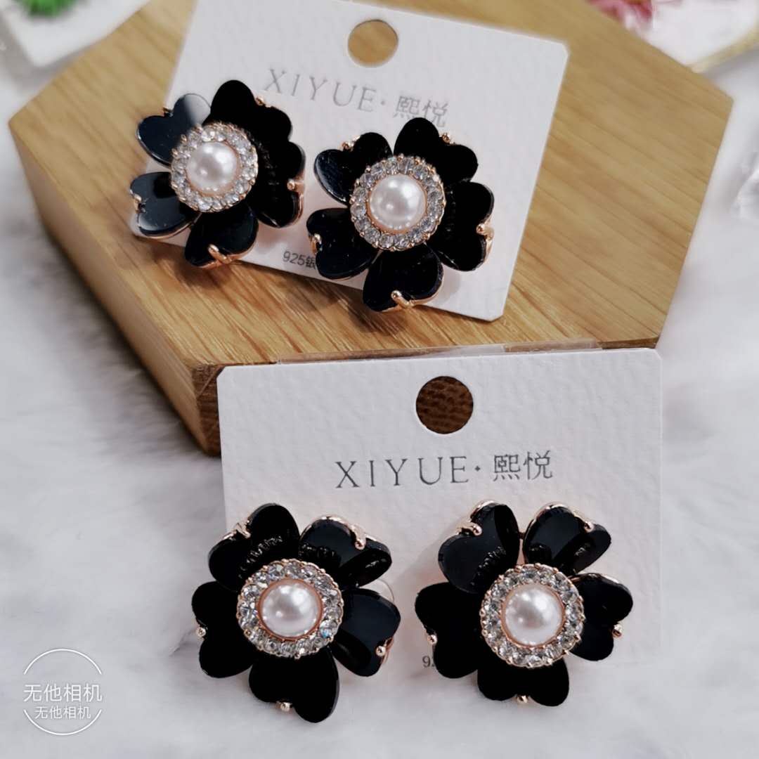 S925银针珍珠花朵耳钉清新时尚耳饰气质潮流保色防过敏耳坠耳环产品图