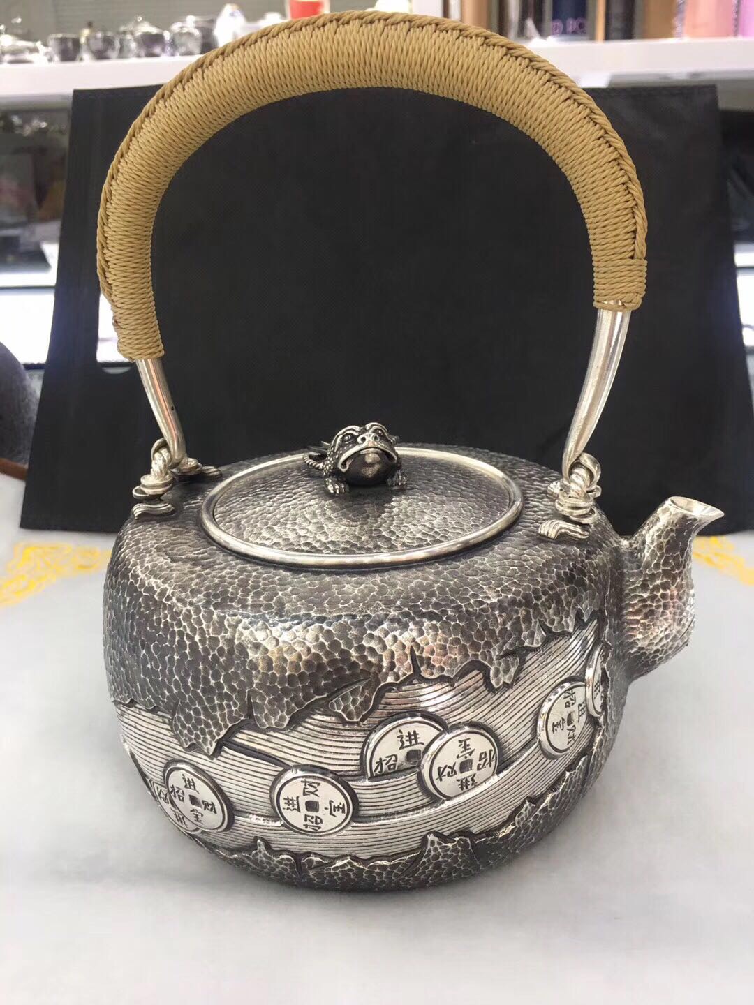 Silver pot pure silver handmade a hammer grain fortune prosper kettle tea ceremony home cooking teapot details Picture