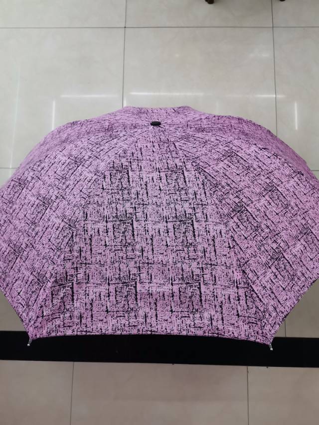 直销批发2019新款时尚三折黑胶晴雨伞现货定制三折伞黑胶晴雨伞细节图