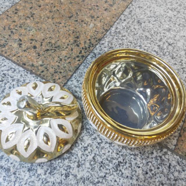 Ceramic apple three-dimensional carved sugar jar details Picture
