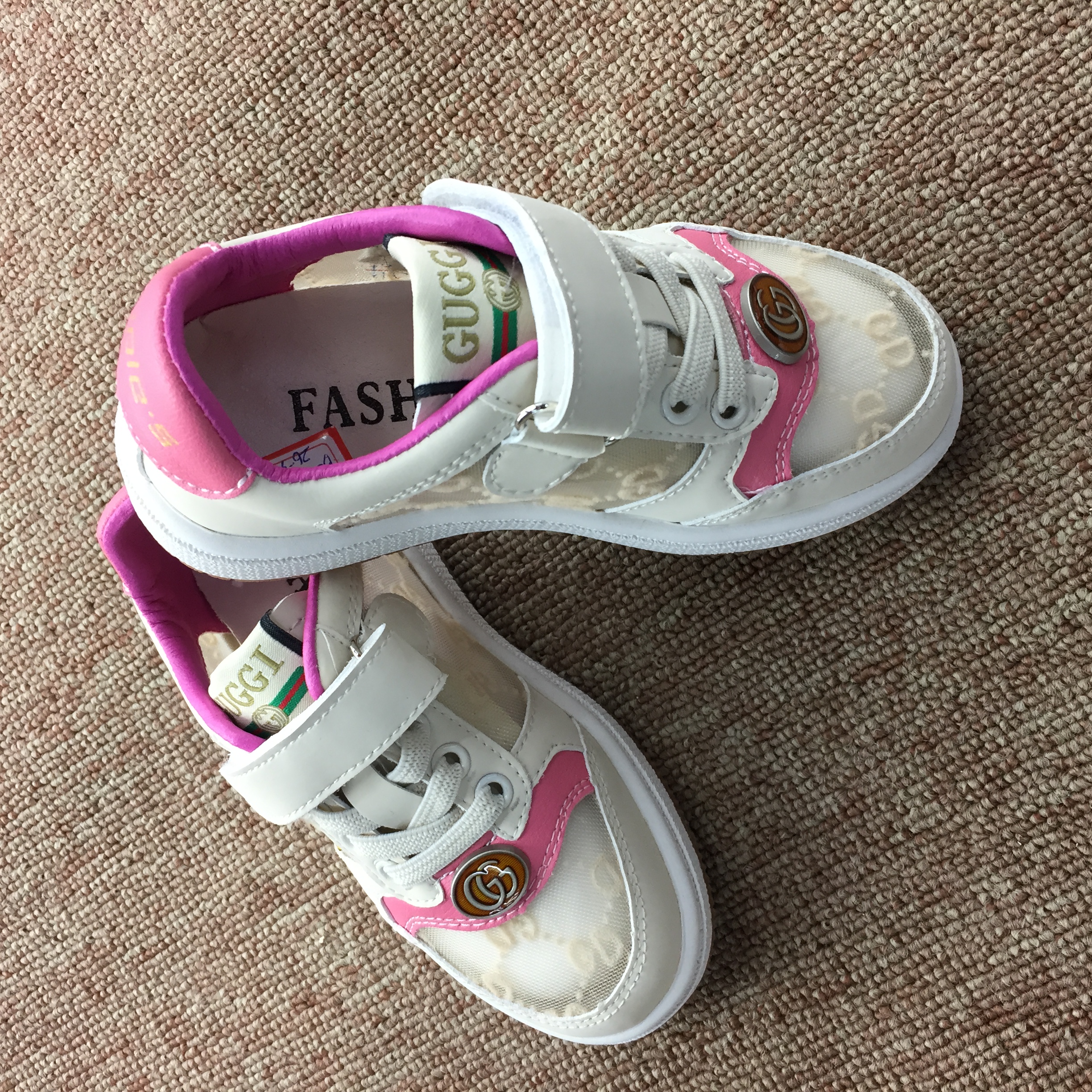 B881小人国新款儿童休闲透气运动飞织鞋