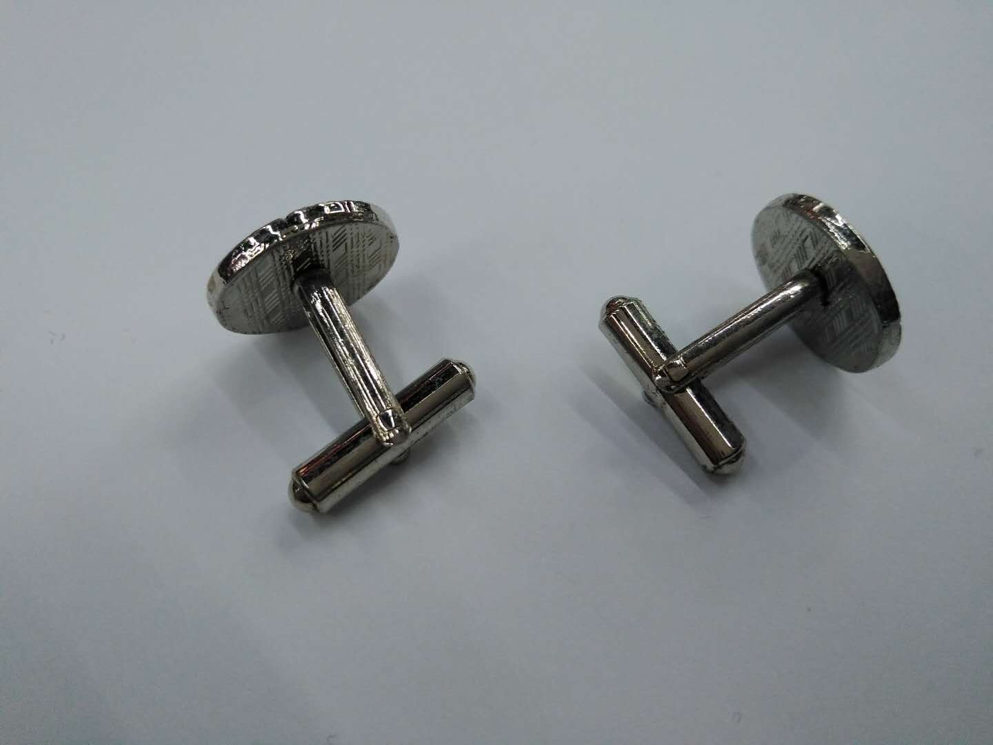 High-quality European and American simple style cufflinks, alloy electroplated metal cufflinks factory Specification image