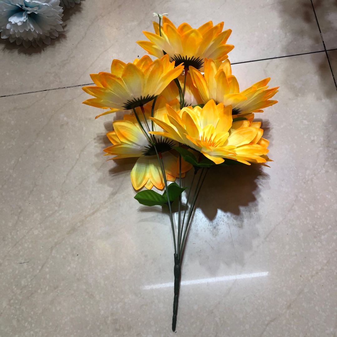 Yellow artificial flower vases are available for wholesale for living room decoration