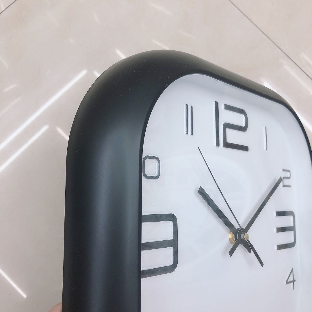简约黑色边框现代家用钟表墙上艺术静音大气轻奢挂钟客厅时尚挂表创意时钟产品图
