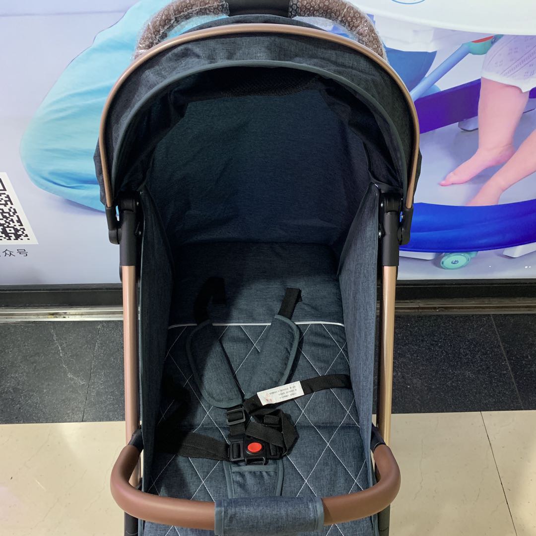 A portable folding baby stroller that can be used for sitting, lying down and traveling details Picture