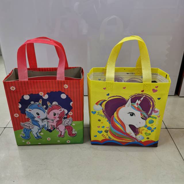 Non-woven fabric laminated unicorn three-dimensional bags, hand-held bags and gift bags are available in multiple colors details Picture