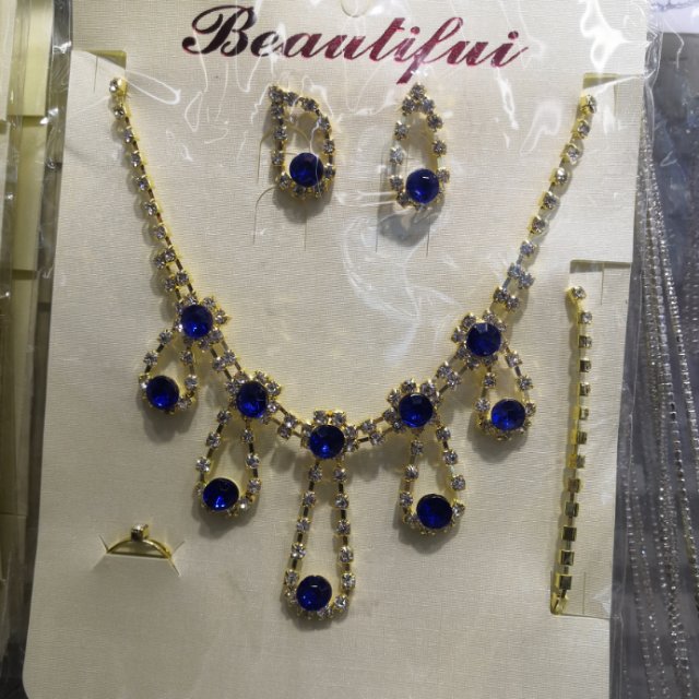 Oro clásico diamante azul collar pendientes set venta directa de fábrica temperamento estilo set caja