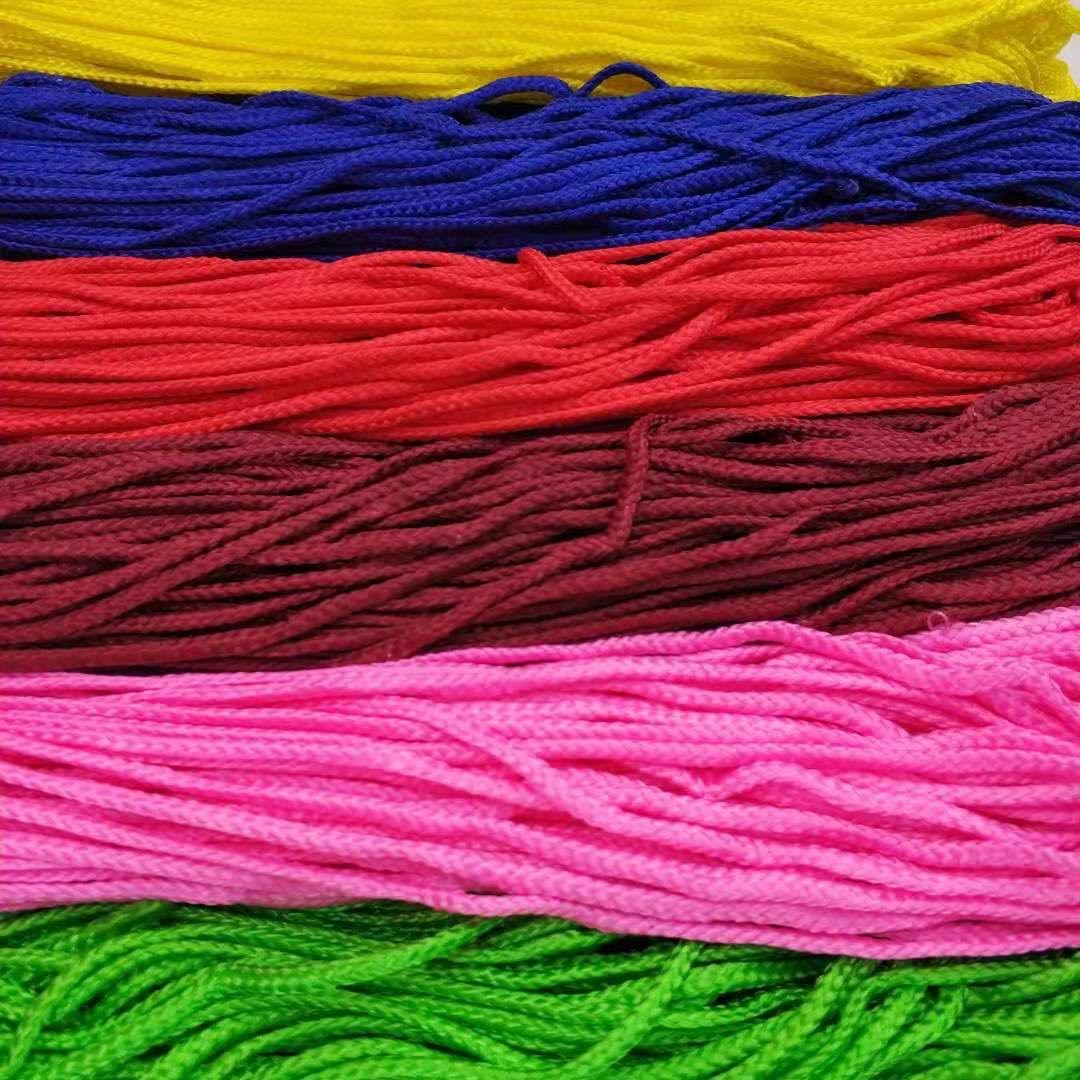 Custom-colored core visible inside a cut section of PP rope