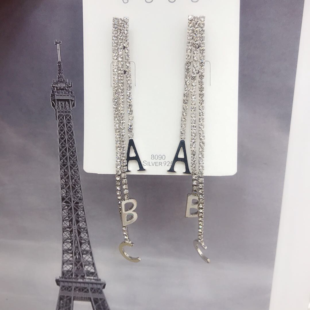 The new long tassel earrings with the letters ABC are slimming and elegant. They are so beautiful