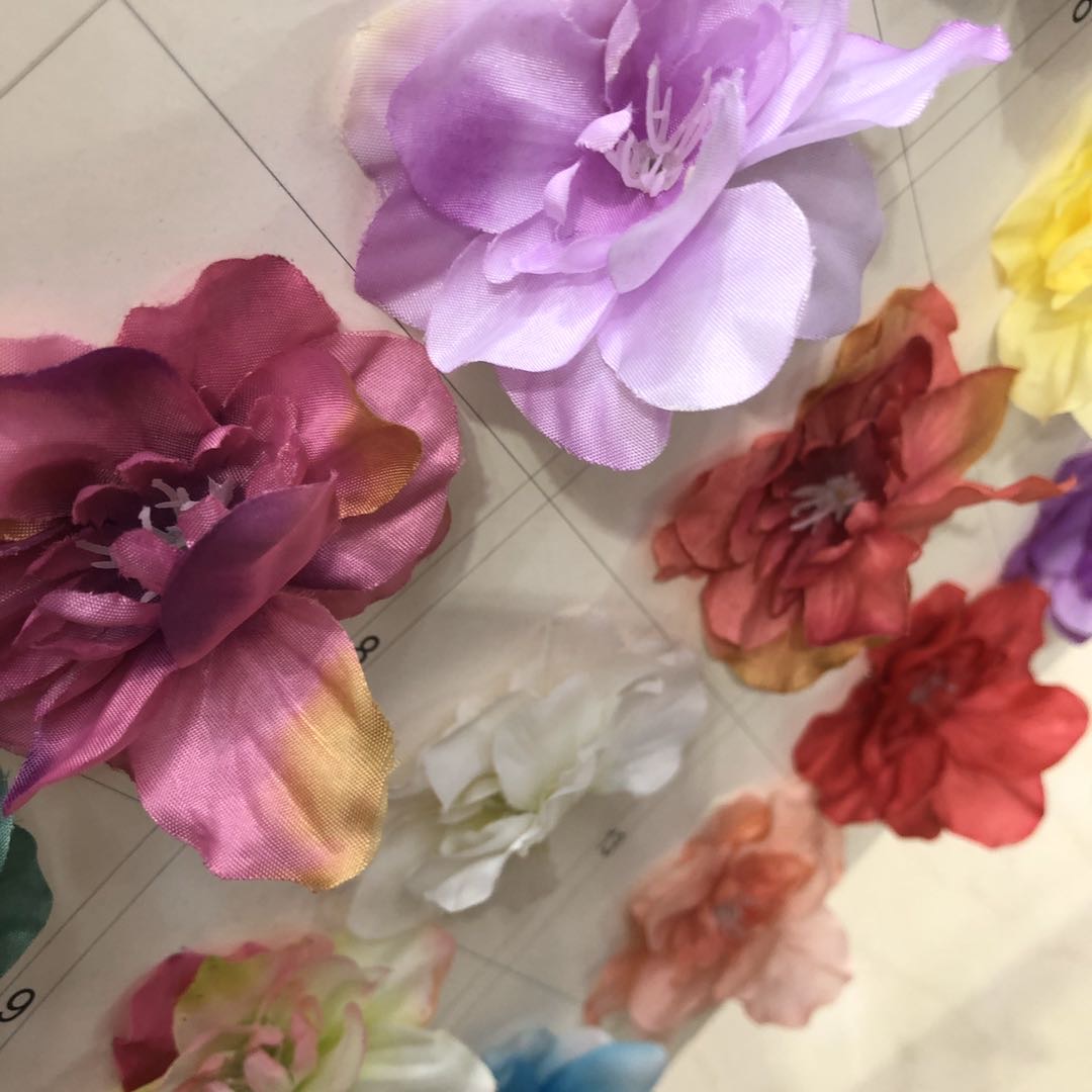 厂家直销飞燕草花头花瓣仿真花瓣婚庆花瓣 假花瓣婚礼布置产品图