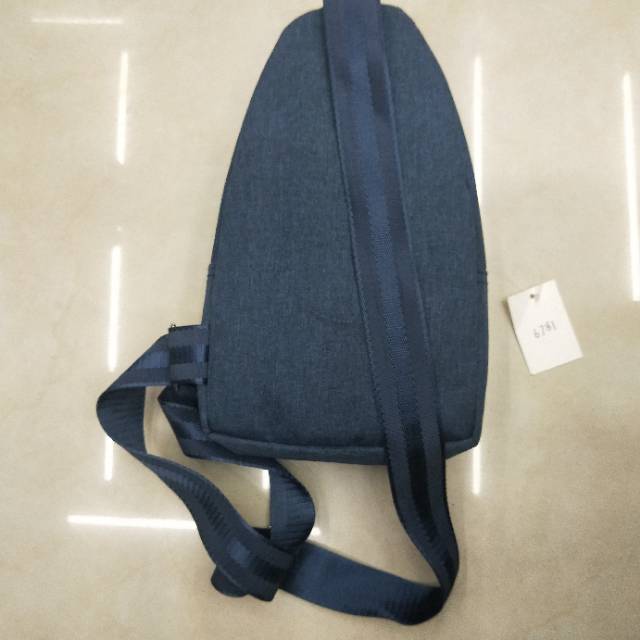 2020厂家直销涤纶材质热卖新款蓝色男款腰包细节图