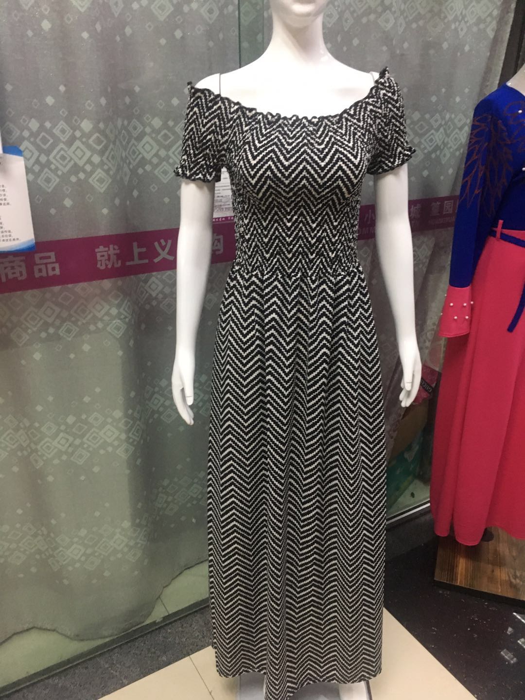 A new and fashionable short-sleeved one-shoulder dress for foreign trade