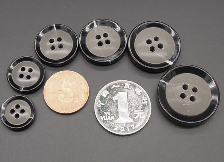 High - grade large buttons wholesale coat buttons matte resin buttons four eyes black and white buttons thumbnail