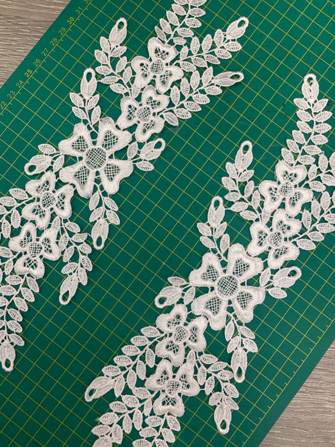 Wholesale of neckline lace clothing fabric, lace clothing fabric and accessories lace details Picture